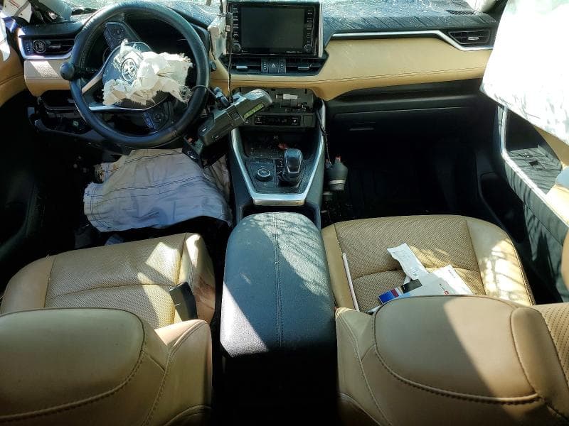 2019 TOYOTA RAV4 LIMITED 8
