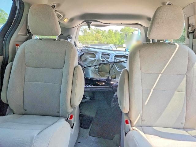 2020 TOYOTA SIENNA L 10