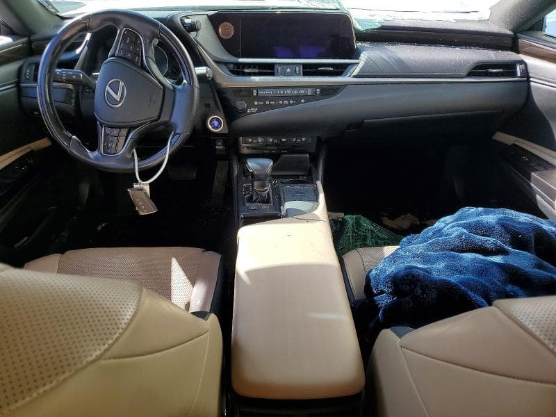 2019 LEXUS ES 300H 8
