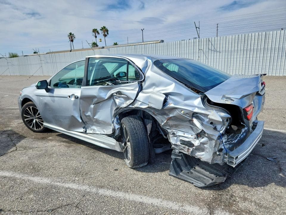 2018 TOYOTA CAMRY SE 2