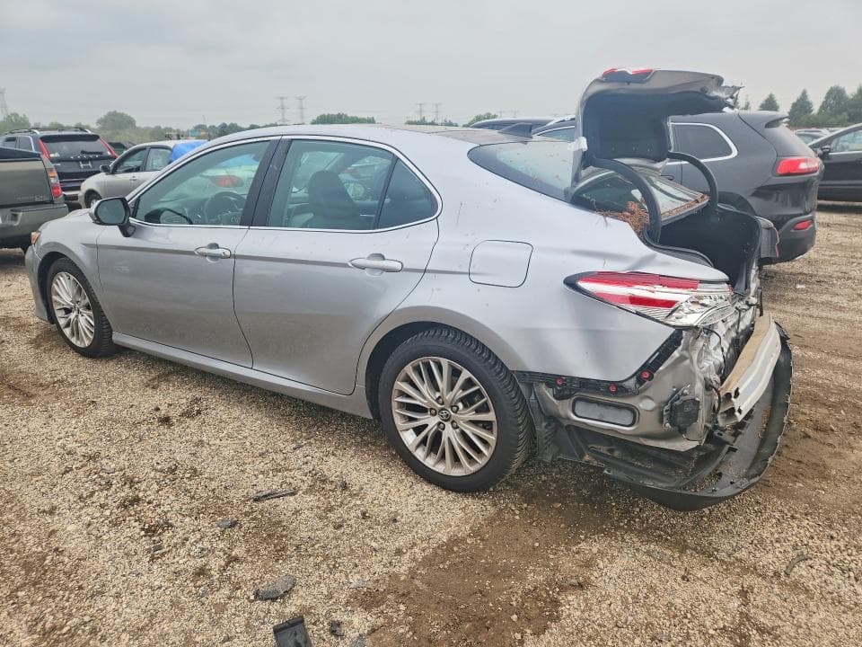 2019 TOYOTA CAMRY XLE 2