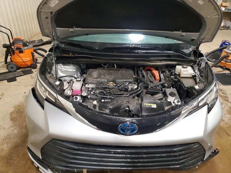 2023 TOYOTA SIENNA LE 12