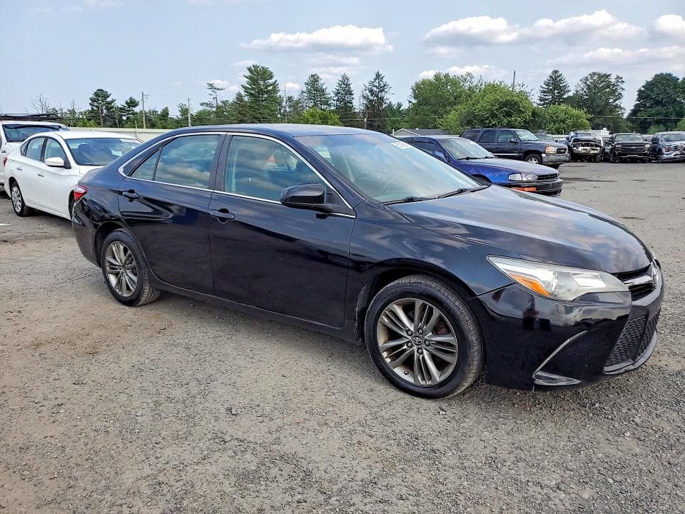 2017 TOYOTA CAMRY SE 4