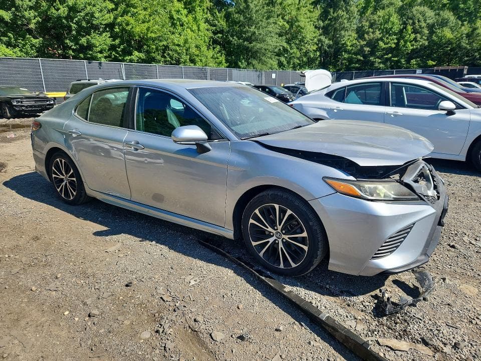 2018 TOYOTA CAMRY SE 4