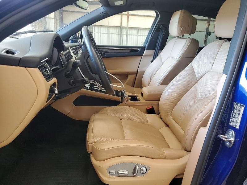 2024 PORSCHE MACAN BASE 7