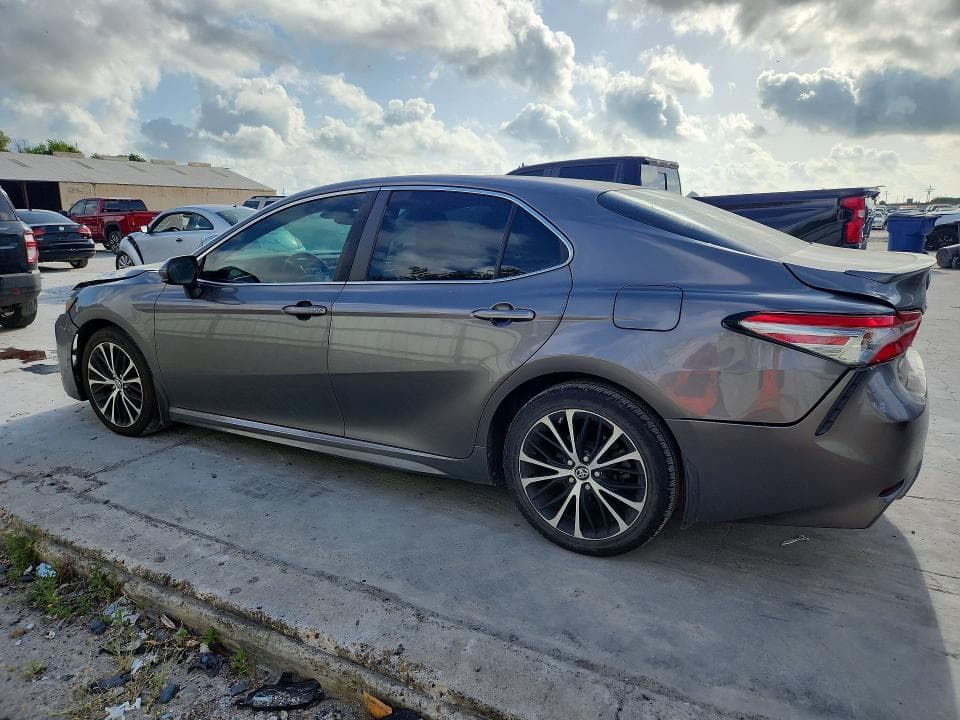 2018 TOYOTA CAMRY SE 2
