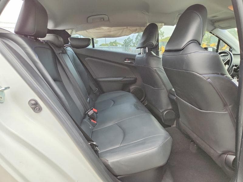 2017 TOYOTA PRIUS THREE TOURING 10
