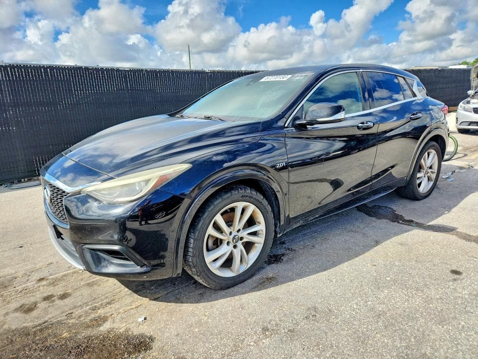 2017 INFINITI QX30 BASE - 1