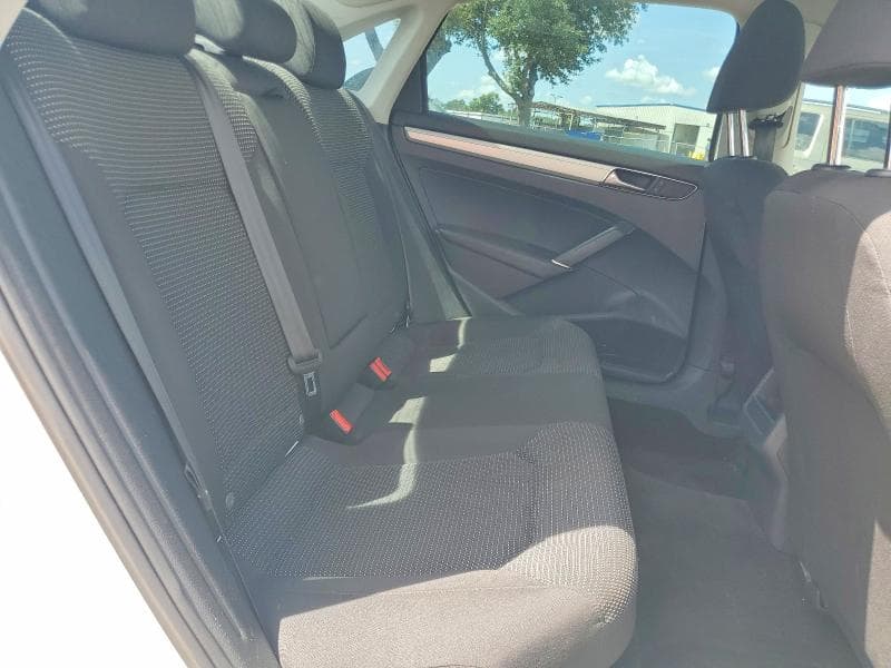 2017 VOLKSWAGEN PASSAT S 10