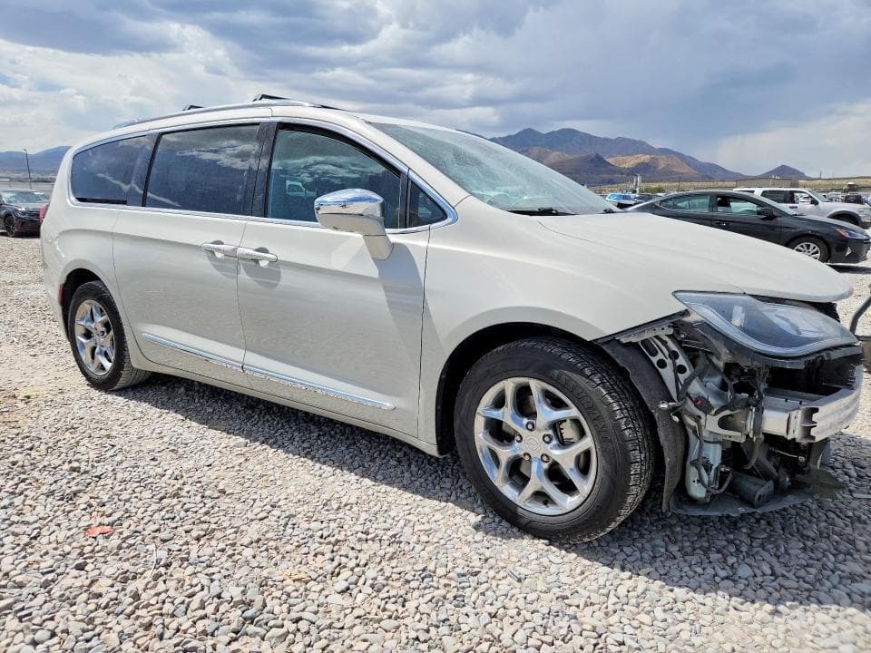 2017 CHRYSLER PACIFICA LIMITED 4