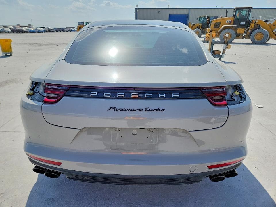2018 PORSCHE PANAMERA 4 6