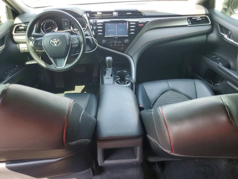 2020 TOYOTA CAMRY SE 8