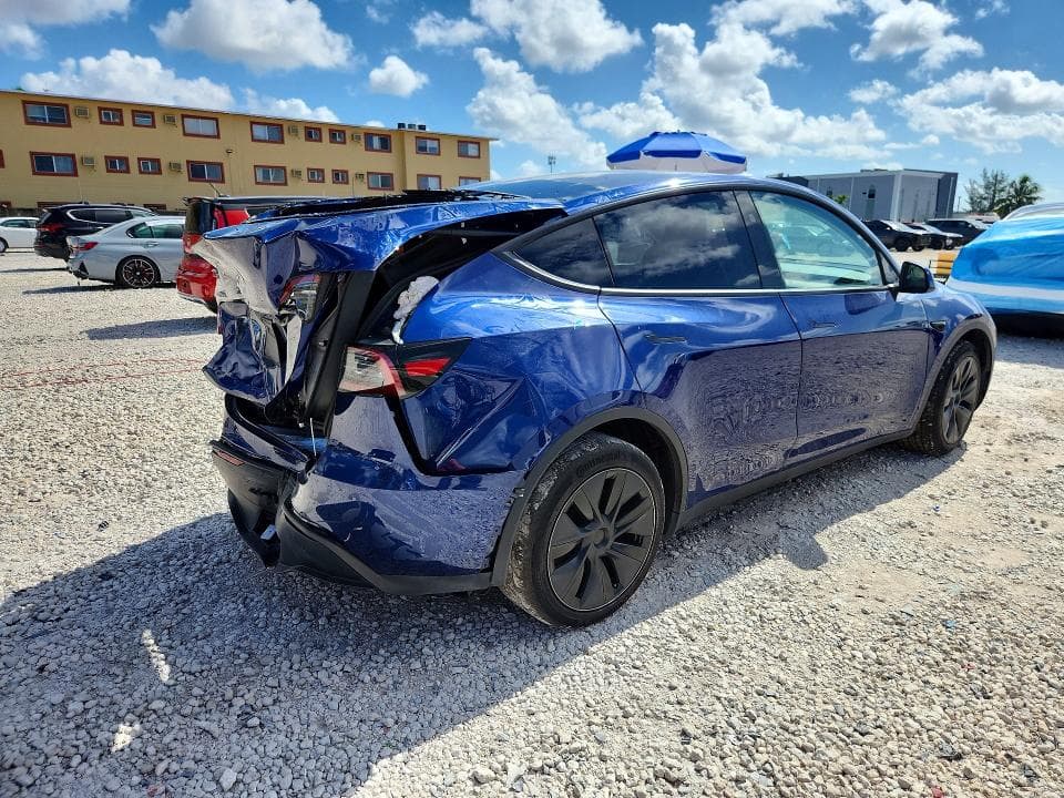 2025 TESLA MODEL Y 3
