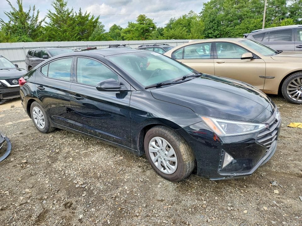 2020 HYUNDAI ELANTRA SE 4