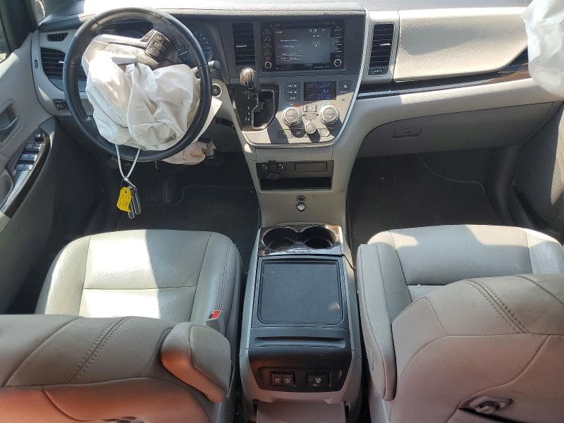 2020 TOYOTA SIENNA XLE 8-PASSENGER 8