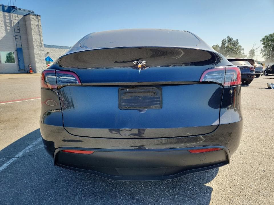 2025 TESLA MODEL Y 6