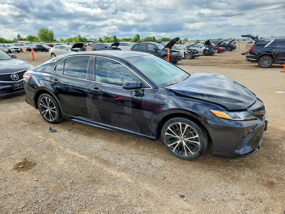2020 TOYOTA CAMRY SE 4