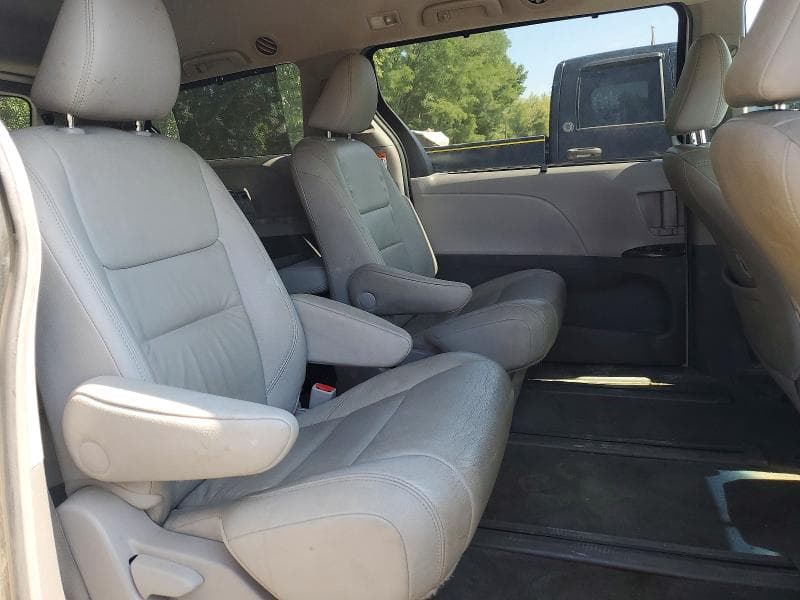 2017 TOYOTA SIENNA XLE 7-PASSENGER 11