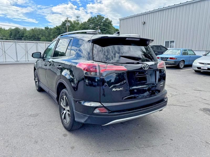 2018 TOYOTA RAV4 XLE 2
