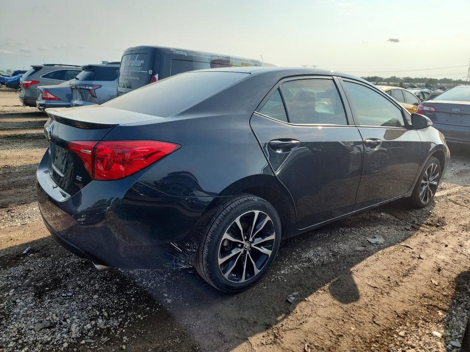 2019 TOYOTA COROLLA SE 3