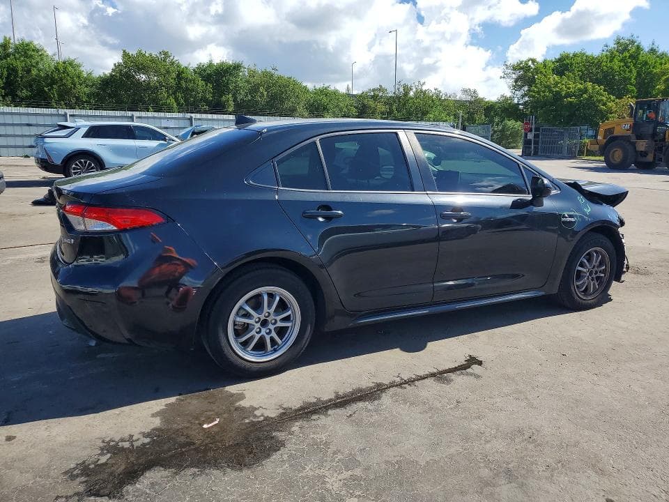 2021 TOYOTA COROLLA LE 3