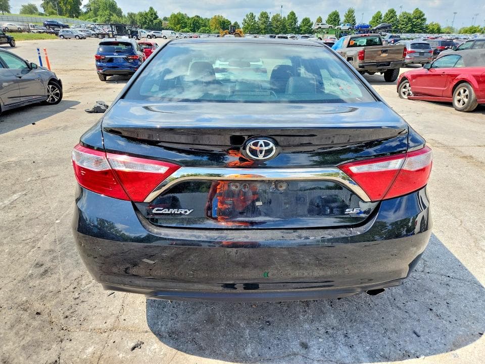 2017 TOYOTA CAMRY SE 6