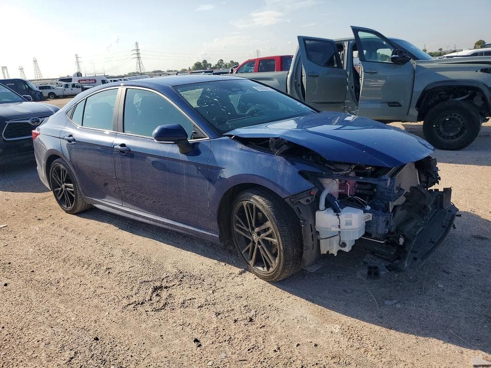 2025 TOYOTA CAMRY XSE 4