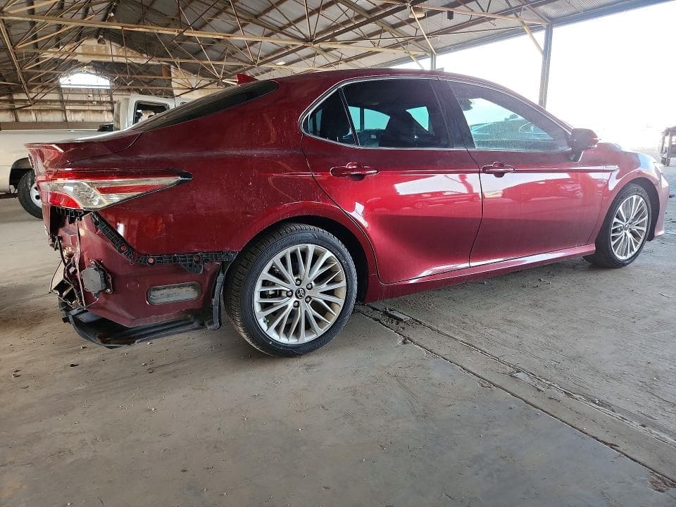 2019 TOYOTA CAMRY HYBRID XLE 3