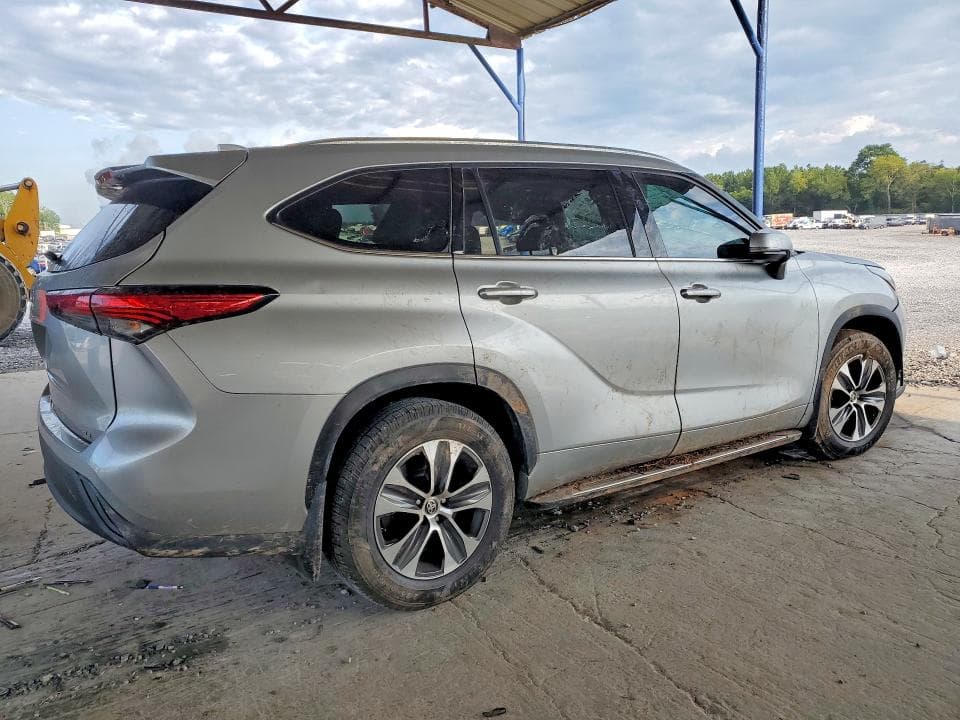 2021 TOYOTA HIGHLANDER XLE 3