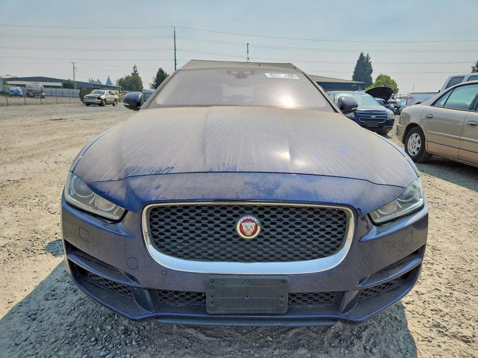 2017 JAGUAR XE PRESTIGE 5
