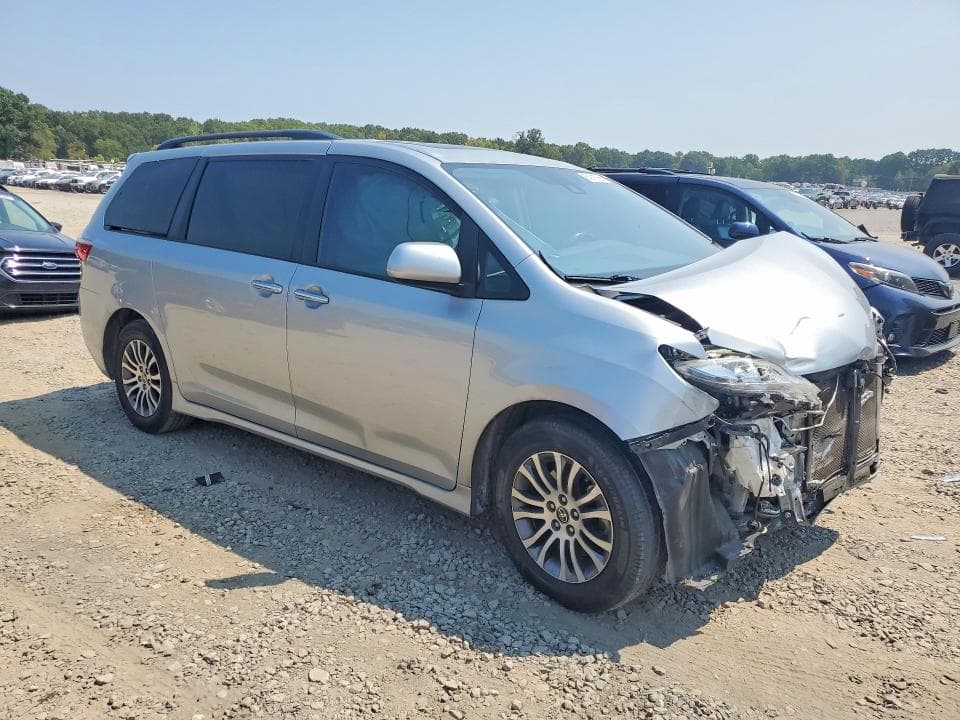2020 TOYOTA SIENNA XLE 8-PASSENGER 4