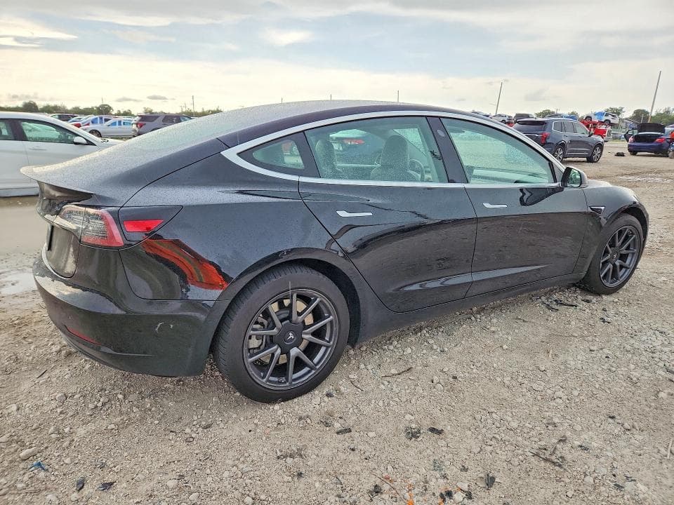 2018 TESLA MODEL 3 3