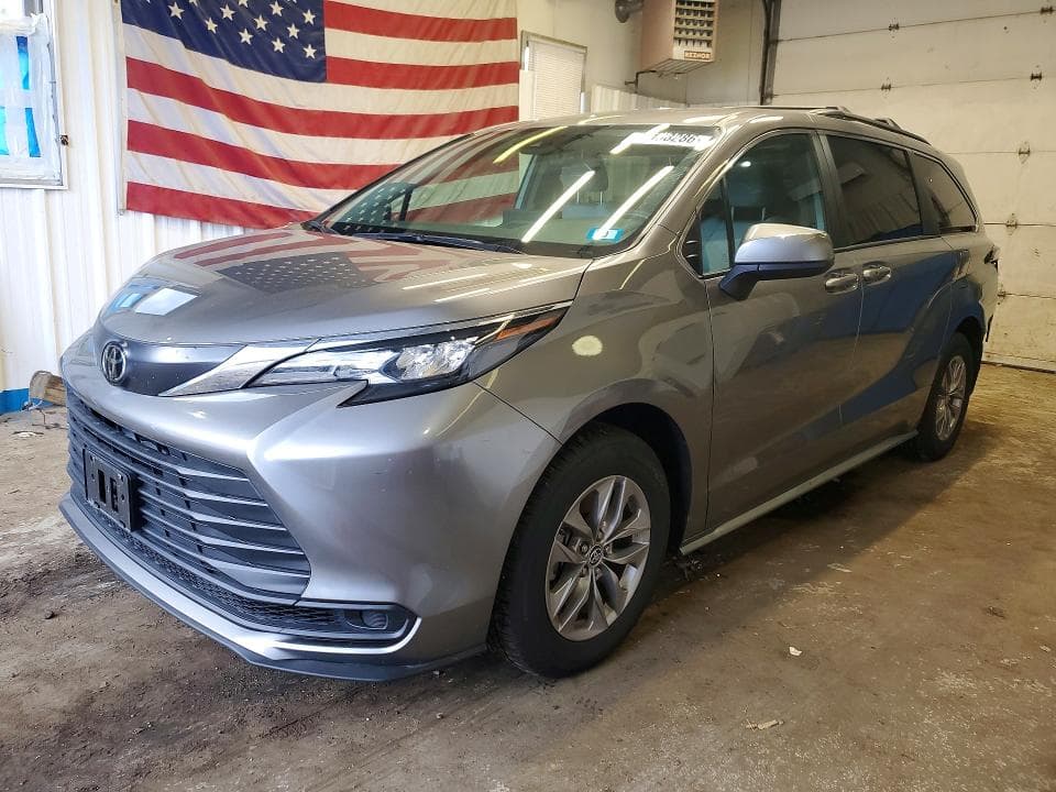 2026 TOYOTA SIENNA LE - 1