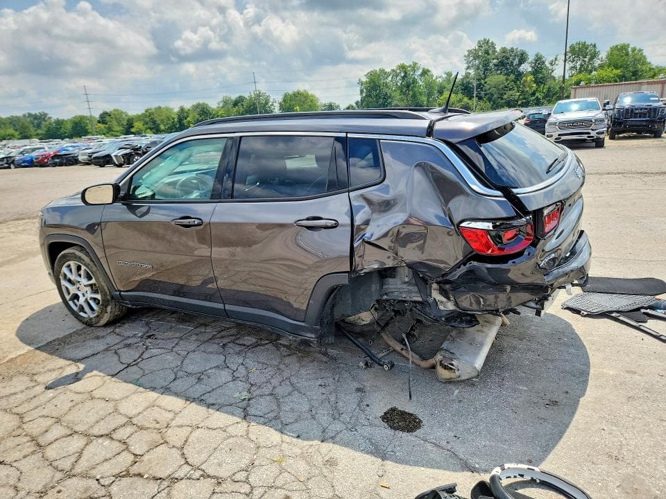 2022 JEEP COMPASS LATITUDE LUX 2
