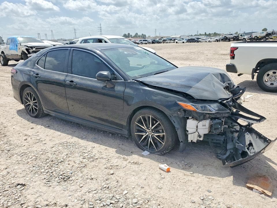 2021 TOYOTA CAMRY SE 4