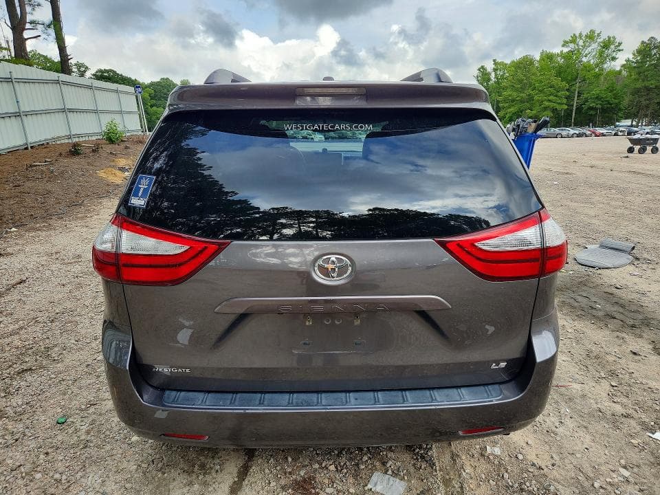 2017 TOYOTA SIENNA LE 6