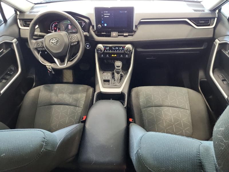2025 TOYOTA RAV4 XLE 8