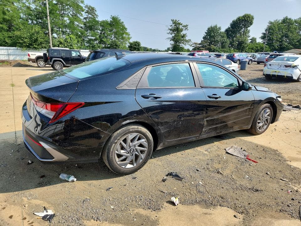 2024 HYUNDAI ELANTRA SEL 3