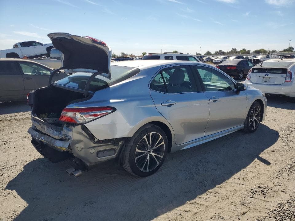 2018 TOYOTA CAMRY SE 3