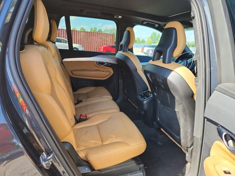 2017 VOLVO XC90 T6 11