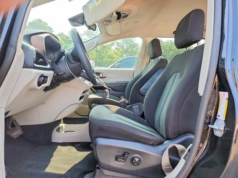 2023 CHRYSLER VOYAGER LX 7