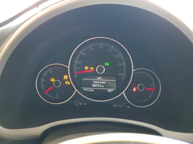 2018 VOLKSWAGEN BEETLE S 9