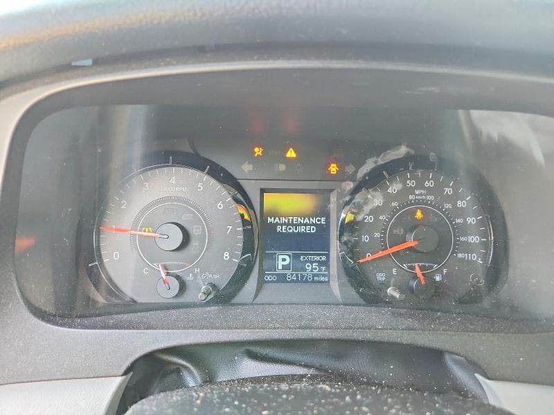 2017 TOYOTA SIENNA LE 9
