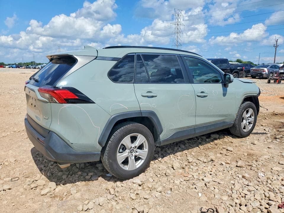 2019 TOYOTA RAV4 XLE 3