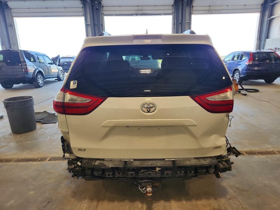 2018 TOYOTA SIENNA XLE PREMIUM 7-PASSENGER 6