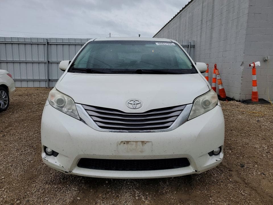 2017 TOYOTA SIENNA XLE 8-PASSENGER 5