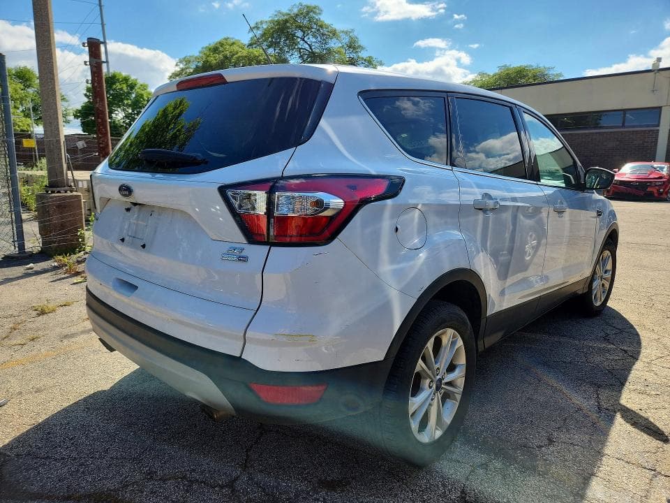 2017 FORD ESCAPE SE 3