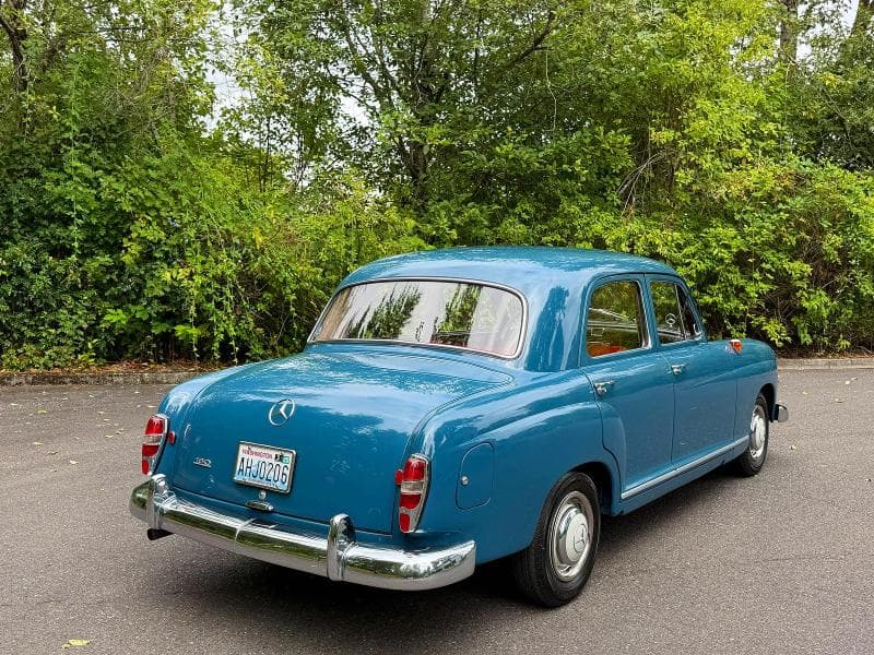 1960 MERCEDES-BENZ 180 4