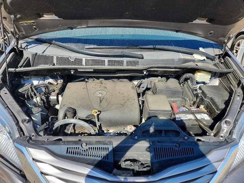 2017 TOYOTA SIENNA XLE 8-PASSENGER 11
