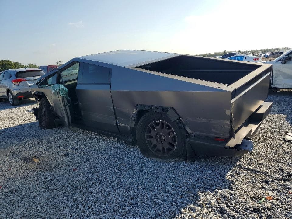 2024 TESLA CYBERTRUCK 2
